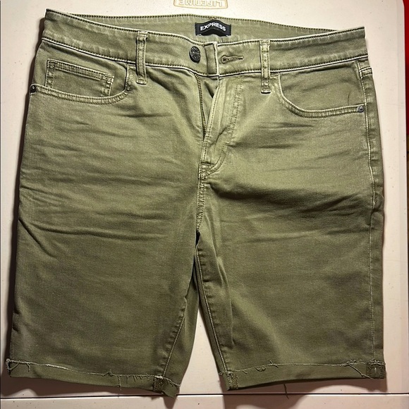 Men’s Express Green Jean Shorts Mid-Length Casual - Picture 1 of 5